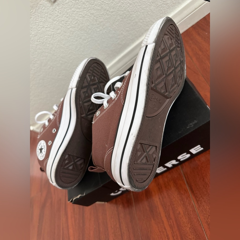 Converse shoes - Picture 2 of 7